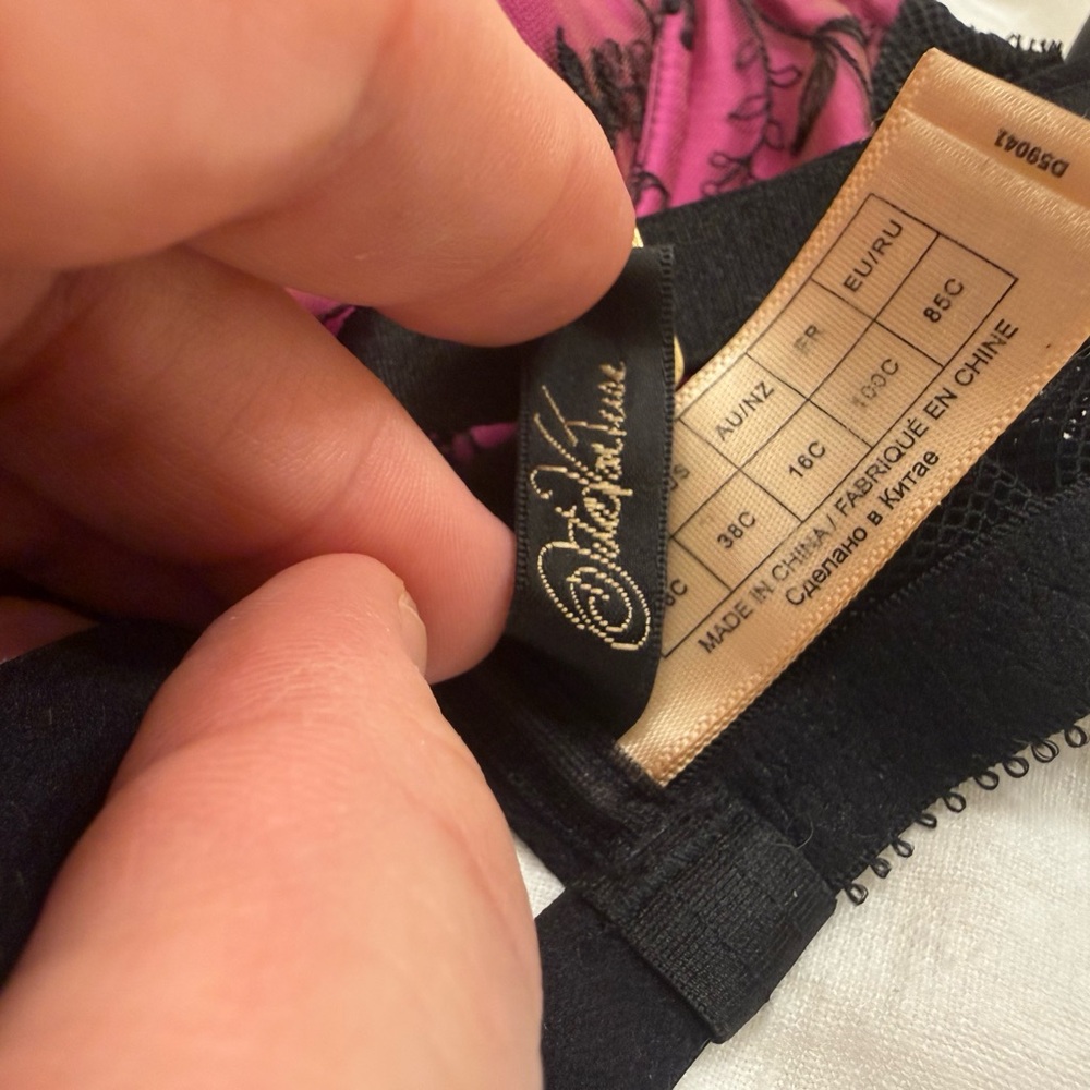 Victresse Underwire Bra 36C Fuchsia and Black - Picture 6 of 6
